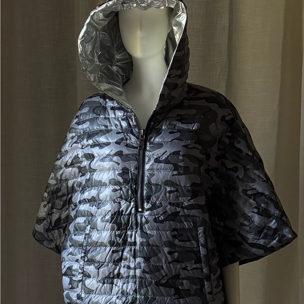 Think Royln Camouflage Hooded Poncho m/l